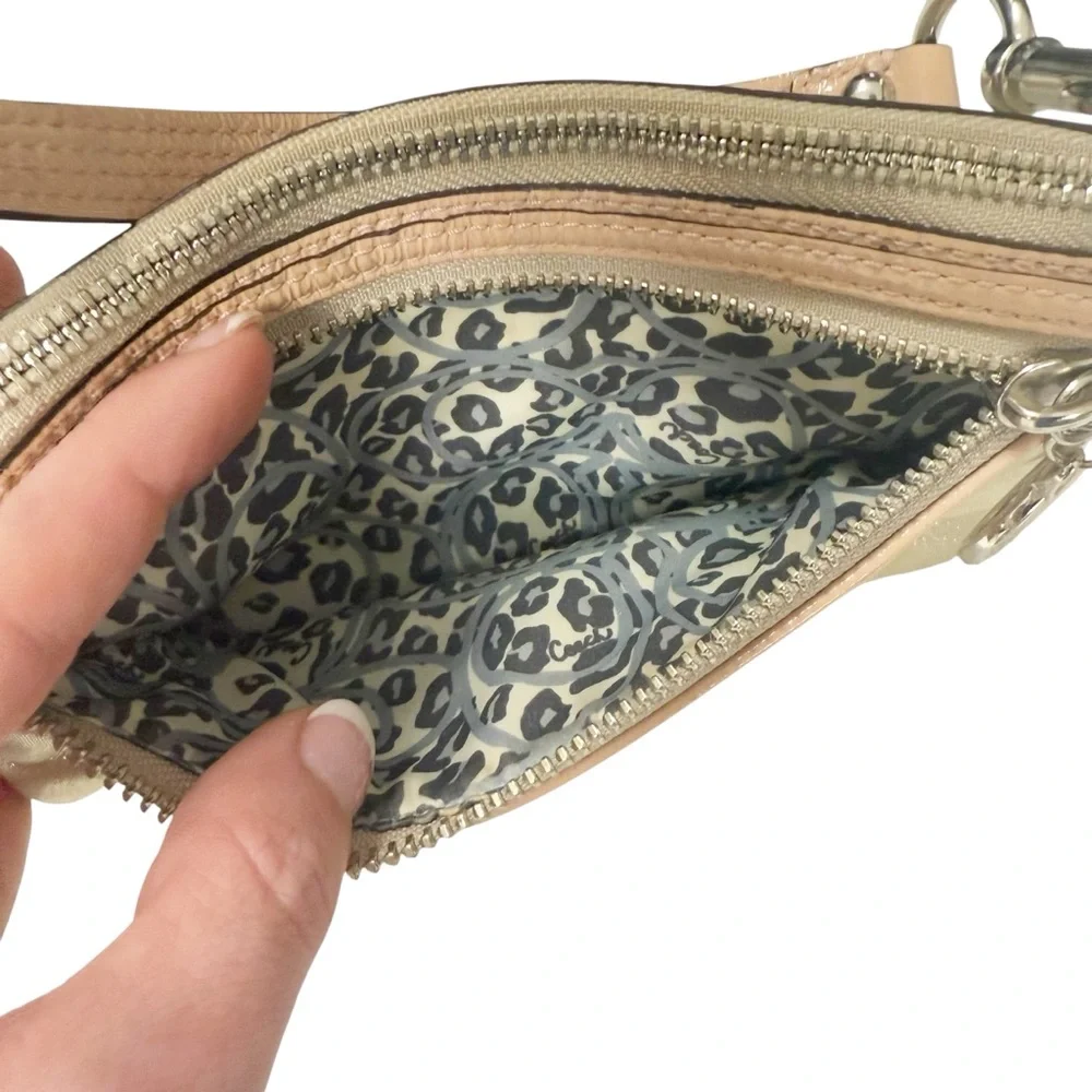 Coach Poppy Y2K‎ Wristlet